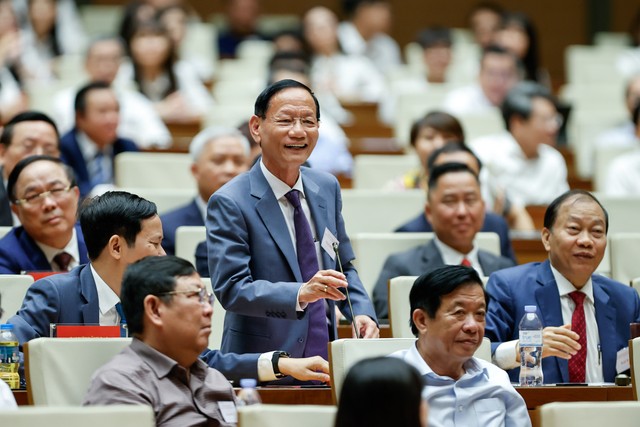 Doanh nhân Vũ Văn Tiền, Chủ tịch Tập đoàn Geleximco phát biểu tại Hội nghị. Ảnh: VGP/Nhật Bắc