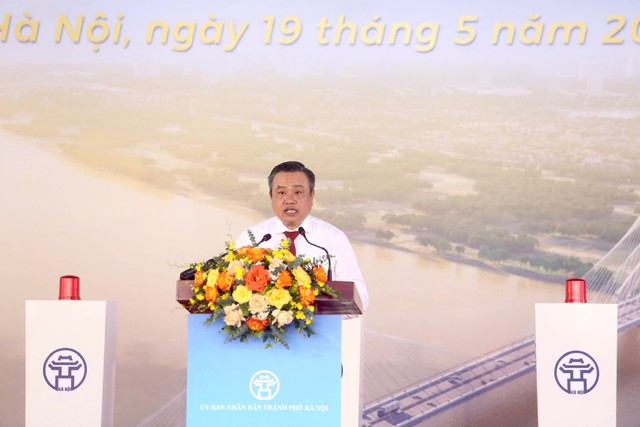 Chủ tịch UBND Thành phố Hà Nội Trần Sỹ Thanh phát biểu tại buổi lễ.