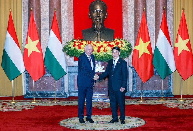 Chủ tịch nước Lương Cường và Tổng thống Sulyok Tamas.