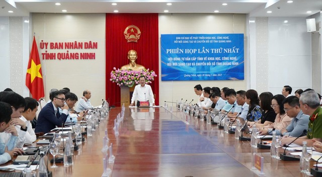 Ông Cao Tường Huy, Phó chủ tịch UBND tỉnh Quảng Ninh, Chủ tịch Hội đồng tư vấn cấp tỉnh về phát triển khoa học, công nghệ, đổi mới sáng tạo và chuyển đổi số tỉnh Quảng Ninh phát biểu. Ông Cao Tường Huy, Phó chủ tịch UBND tỉnh Quảng Ninh, Chủ tịch Hội đồng tư vấn cấp tỉnh về phát triển khoa học, công nghệ, đổi mới sáng tạo và chuyển đổi số tỉnh Quảng Ninh phát biểu.