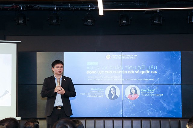 Thiếu tá Đào Đức Triệu, Tổng thư ký Hiệp hội Dữ liệu quốc gia chia sẻ tại tọa đàm.