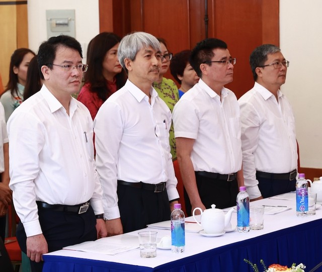 Đồng chí Trần Quốc Phương (ngoài cùng bên trái), Ủy viên Ban Thường vụ, Trưởng ban Tuyên giáo - Dân vận Đảng bộ Bộ Tài chính, Thứ trưởng Bộ Tài chính và các đại biểu tham dự Đại hội.