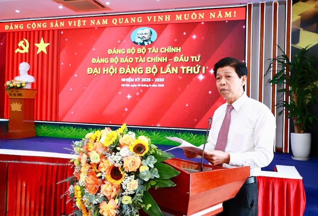 Đồng chí Phạm Văn Hoành, Uỷ viên Ban chấp hành Đảng bộ Bộ Tài chính, Bí thư Đảng uỷ, Tổng biên tập Báo Tài chính - Đầu tư phát biểu khai mạc Đại hội.