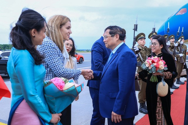Thủ tướng Phạm Minh Chính và Phu nhân cùng Đoàn đại biểu cấp cao Việt Nam tới Thủ đô Tallinn, bắt đầu thăm chính thức Cộng hòa Estonia từ ngày 5 đến 7/6. Ảnh: Nhật Bắc
