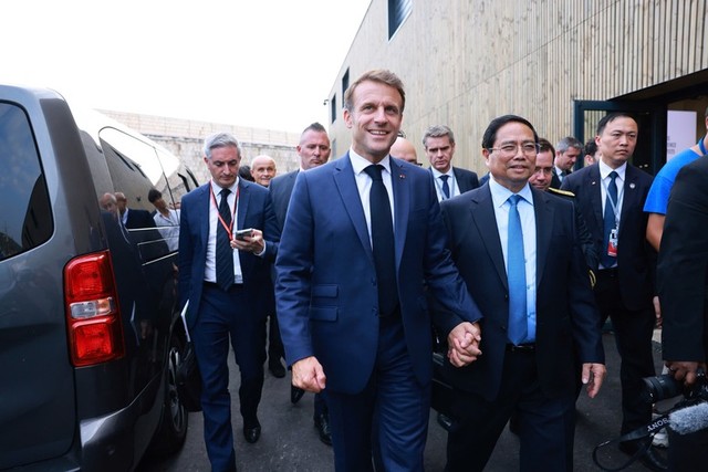 Thủ tướng Chính phủ Phạm Minh Chính và Tổng thống Pháp Emmanuel Macron. Ảnh: Nhật Bắc