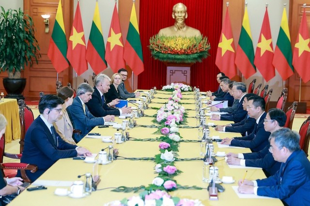 Hai Nhà lãnh đạo khẳng định tầm quan trọng của việc tăng cường trao đổi, hợp tác. Ảnh: Đức Thanh