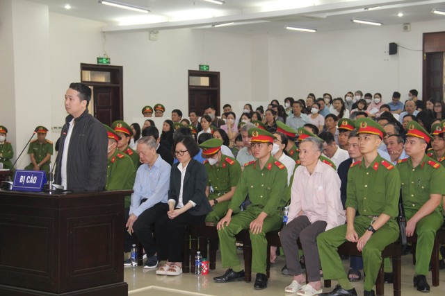 Các bị cáo tại phiên tòa phúc thẩm được mở lần đầu.