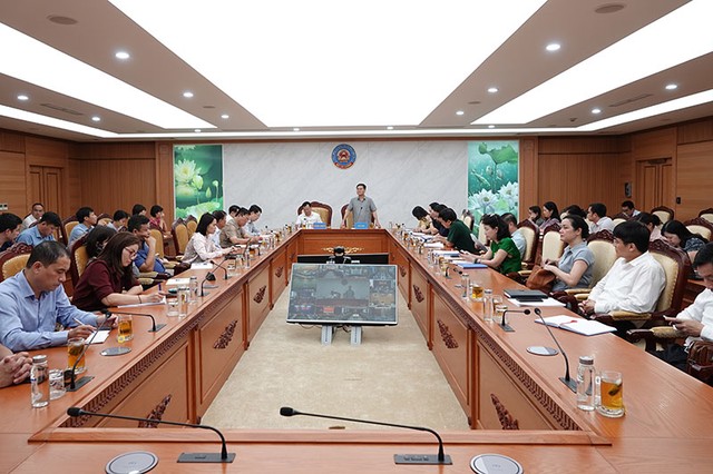 Thứ trưởng Bùi Văn Khắng phát biểu khai mạc Hội nghị.