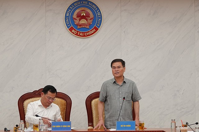 Thứ trưởng Bùi Văn Khắng phát biểu khai mạc Hội nghị.