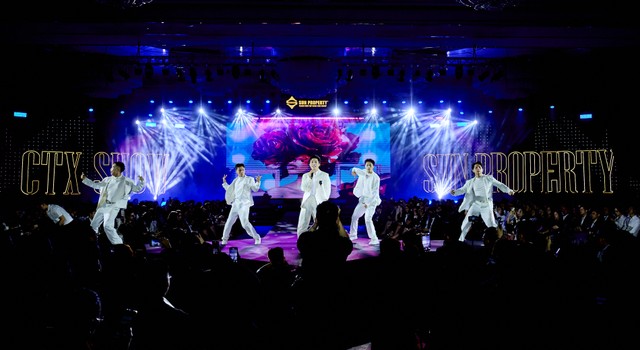 Không gian nghệ thuật đặc sắc thổi bùng sức nóng sự kiện (Ảnh: Ánh Dương)