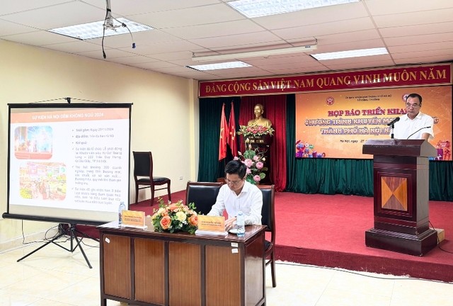 Ông Nguyễn Tuấn Anh, Phó giám đốc Trung tâm Khuyến công và tư vấn phát triển công nghiệp Hà Nội chia sẻ về chương trình. Ảnh: Hồng Hạnh.