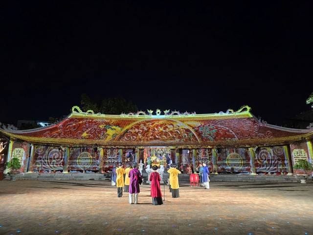 Tiết mục hát cửa đình - một môn nghệ thuật độc đáo của nghệ thuật ca trù