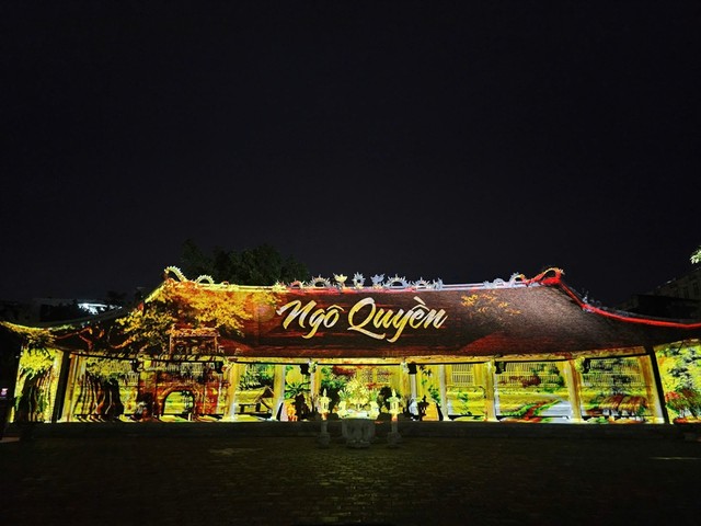 Điểm nhấn của tour là phần trình diễn 3D Mapping với chủ đề “Sóng Bạch Đằng - Hào khí Ngô Quyền”