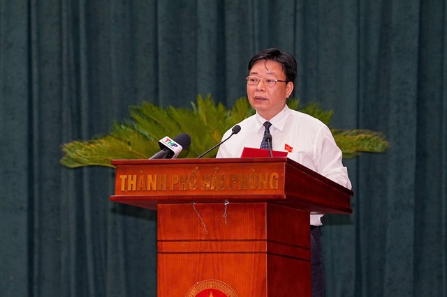 Ông Nguyễn Khắc Toản, Phó chủ tịch HĐND TP. Hải Phòng thông báo số lượng đại biểu HĐND thành phố sau hợp nhất.