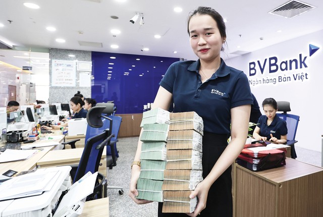 Nếu dòng vốn tín dụng tiếp tục tập trung vào khu vực sản xuất - kinh doanh, mục tiêu tăng trưởng GDP 8% với tín dụng tăng 16% hoàn toàn có thể đạt được Nếu dòng vốn tín dụng tiếp tục tập trung vào khu vực sản xuất - kinh doanh, mục tiêu tăng trưởng GDP 8% với tín dụng tăng 16% hoàn toàn có thể đạt được