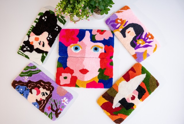 Colori đã cho ra mắt 4 bộ sưu tập sản phẩm, gồm The Fusion, Sassy & Sweet, Bauhaus và The Botanica. Colori đã cho ra mắt 4 bộ sưu tập sản phẩm, gồm The Fusion, Sassy & Sweet, Bauhaus và The Botanica.