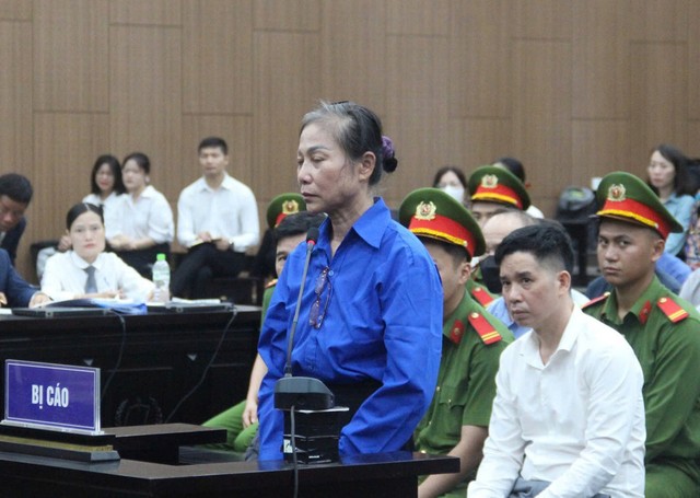 Cựu Bí thư Tỉnh ủy Vĩnh Phúc Hoàng Thị Thúy Lan nhận mức án 14 năm tù trước cáo buộc nhận hối lộ gần 50 tỷ đồng.