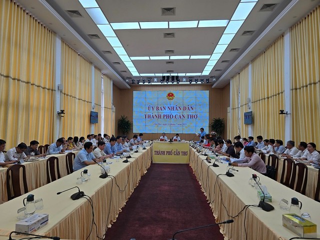 Chủ tịch UBND TP. Cần Thơ Trần Văn Lâu chủ trì cuộc họp về tình hình thực hiện giải ngân vốn đầu tư công năm 2025 của Thành phố