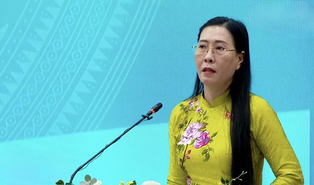 Bí thư Tỉnh ủy Quảng Ngãi Bùi Thị Quỳnh Vân phát biểu tại kỳ họp.