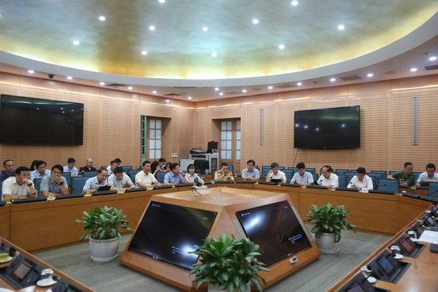 Các đại biểu tham dự cuộc họp.