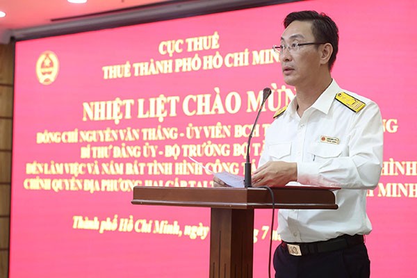 Ông Đoàn Minh Dũng - Trưởng Thuế TP. Hồ Chí Minh, báo cáo tại buổi họp (Ảnh: Lê Toàn)