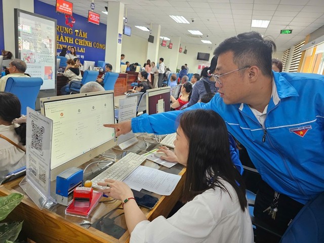 Giải quyết thủ tục hành chính tại Trung tâm hành chính công tỉnh Gia Lai.