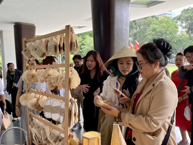 Hạn chế nhựa dùng một lần, sử dụng đồ tái chế... đang ngày càng được người tiêu dùng ủng hộ.