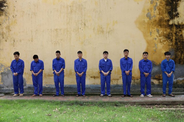 Các đối tượng trong đường dây lừa đầu tư tiền ảo qua sàn giao dịch giả có tên Toptrade1. Ảnh: Công an tỉnh Hưng Yên