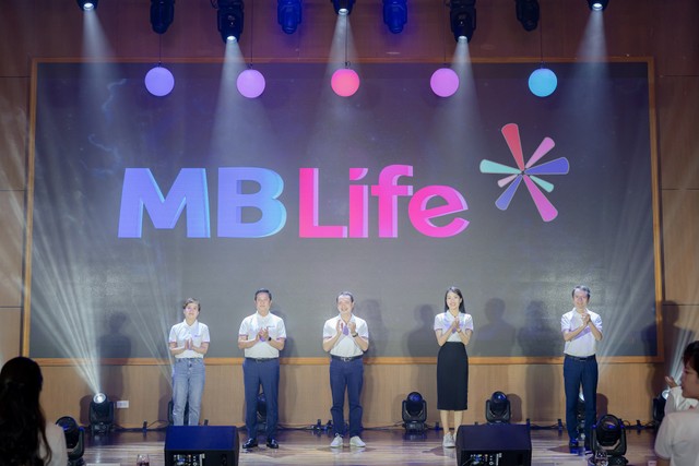 Ban Lãnh đạo MB Life trong lễ kick off tên thương hiệu mới Ban Lãnh đạo MB Life trong lễ kick off tên thương hiệu mới