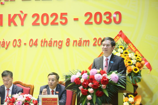 Ông Vũ Quyết Tiến, Phó Bí thư Tỉnh ủy Quảng Ninh ghi nhận, đánh giá cao những nỗ lực, cố gắng và kết quả đặc khu Cô Tô.