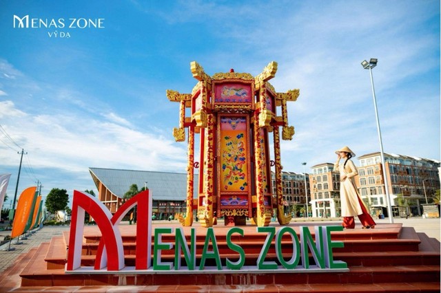 Biểu tượng nét son kiến trúc Cố đô - Lồng đèn Hoàng gia tại Menas Zone Vỹ Dạ; là phiên bản phục dựng lớn nhất Việt Nam. Ảnh: Dự án