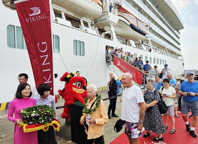 Trong 7 tháng năm 2025, tổng khách du lịch đến Quảng Ninh đạt 14,6 triệu lượt, tăng 13% so với cùng kỳ, trong đó khách quốc tế đạt 2,62 triệu lượt, tăng 19% cùng kỳ. Ảnh: Thanh Sơn