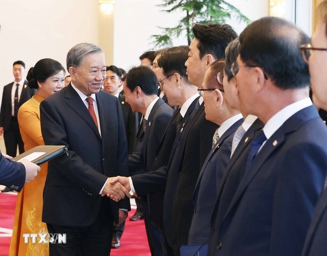 Tổng Bí thư Tô Lâm và thành viên đoàn chính thức của Hàn Quốc - Ảnh: TTXVN
