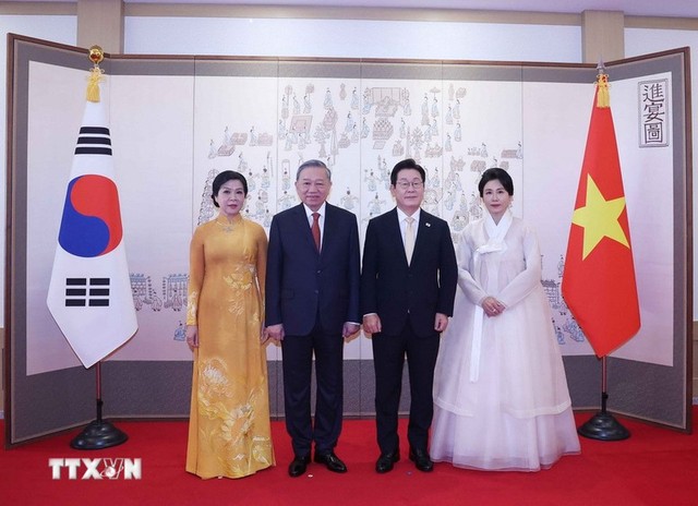 Tổng thống Hàn Quốc Lee Jae Myung và Phu nhân cùng Tổng Bí thư Tô Lâm và Phu nhân - Ảnh: TTXVN