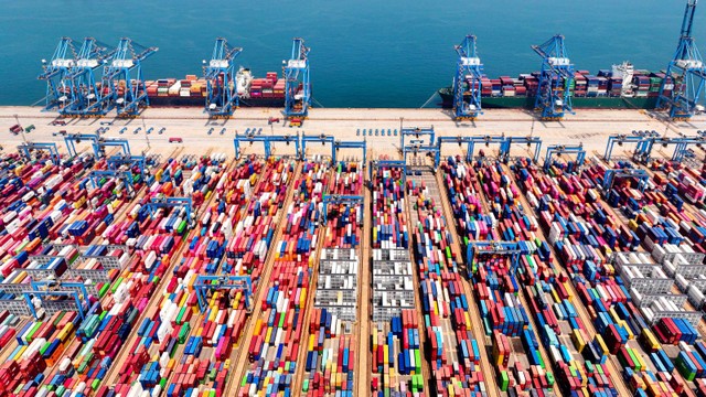 Cảng hàng hóa Thanh Đảo, tỉnh Sơn Đông, Trung Quốc. Ảnh: THX/TTXVN