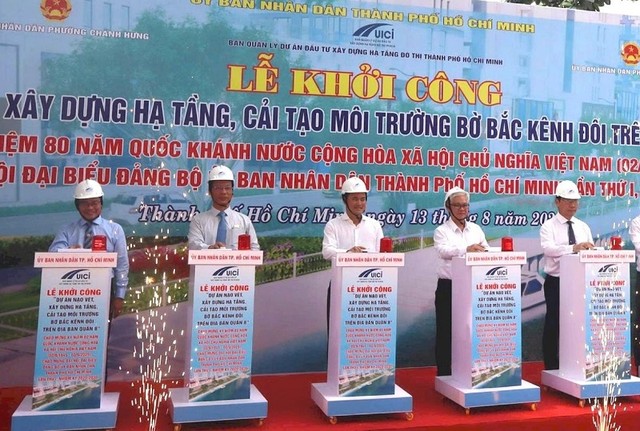 Lãnh đạo TP.HCM thực hiện nghi thức khởi công Dự án nạo vét, xây dựng hạ tầng và cải tạo môi trường bờ Bắc kênh Đôi.
