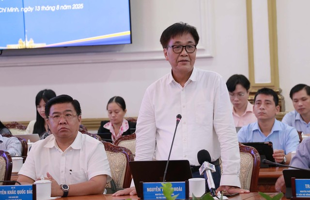 GS-TS Nguyễn Trọng Hoài, nguyên Phó Hiệu trưởng Trường Đại học Kinh tế TP.HCM gợi ý Thành phố nên đặt mục tiêu tăng trưởng trong khoảng 9 – 11%. Ảnh: Trọng Tín