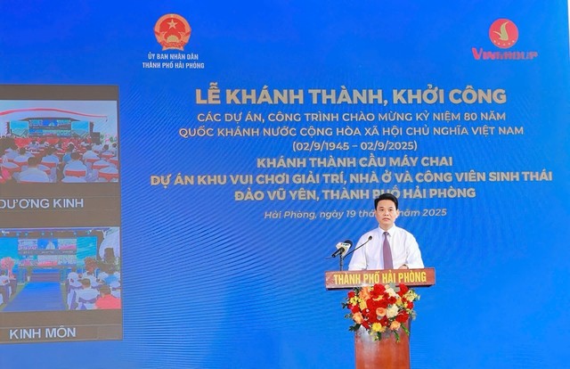 Ông Lê Ngọc Châu, Chủ tịch UBND TP. Hải Phòng phát biểu tại Lễ khánh thành cầu Máy Chai và đường dẫn hai bên đầu cầu. Ảnh: Thanh Sơn