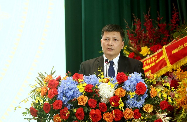 Đồng chí Lê Nguyên Bồng đại diện Đảng bộ Bảo hiểm Xã hội Việt Nam tham luận. Ảnh: Đức Minh.