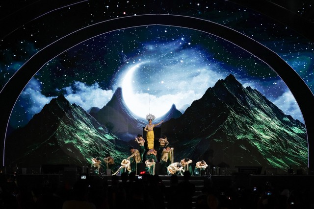 Trên vùng đất “lưng tựa núi, mặt hướng vịnh”, từng nhịp sóng âm vang như thức tỉnh niềm tự hào dân tộc, gắn kết con người với thiên nhiên và thắp sáng ý chí chinh phục