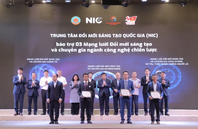 Công bố 3 mạng lưới đổi mới sáng tạo trong các lĩnh vực lượng tử, an ninh mạng và hàng không - vũ trụ. Ảnh: Linh Nguyễn Công bố 3 mạng lưới đổi mới sáng tạo trong các lĩnh vực lượng tử, an ninh mạng và hàng không - vũ trụ. Ảnh: Linh Nguyễn