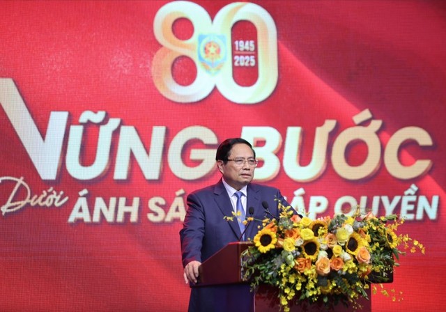 Thủ tướng Chính phủ Phạm Minh Chính bày tỏ vui mừng tới dự lễ kỷ niệm 80 năm và Đại hội thi đua yêu nước ngành Tư pháp trong những ngày tháng Tám lịch sử - Ảnh: VGP/Nhật Bắc.