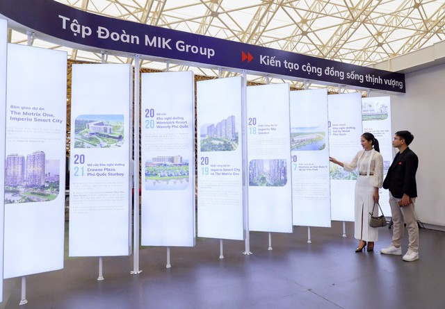 Bức tường lịch sử phát sáng tái hiện hành trình hơn một thập kỷ phát triển của MIK Group, trở thành điểm nhấn thu hút đông đảo khách hàng Bức tường lịch sử phát sáng tái hiện hành trình hơn một thập kỷ phát triển của MIK Group, trở thành điểm nhấn thu hút đông đảo khách hàng