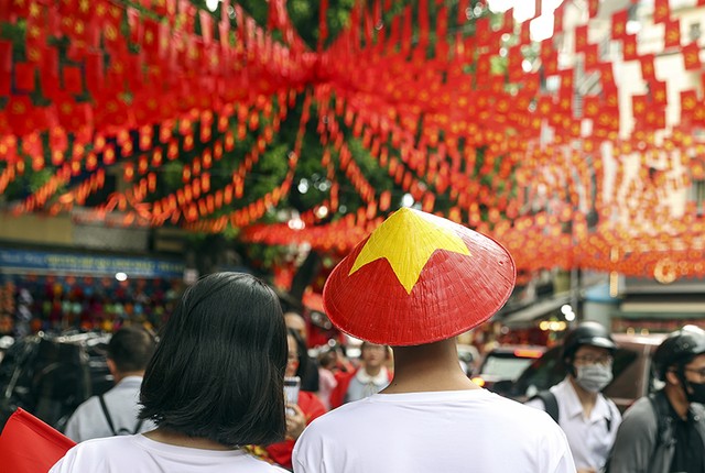 Phố Hàng Mã đang là trung tâm chú ý của giới trẻ.