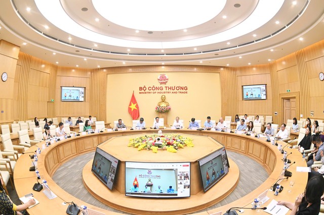 Bộ Công thương họp bàn các giải pháp thúc đẩy xuất khẩu gạo.