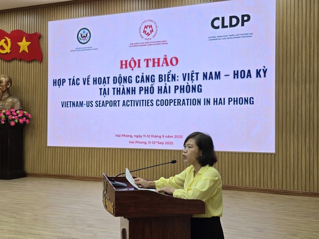 Bà Nguyễn Thị Bích Dung, Phó trưởng ban Ban Quản lý Khu kinh tế Hải Phòng phát biểu khai mạc hội thảo. Ảnh: Thanh Sơn