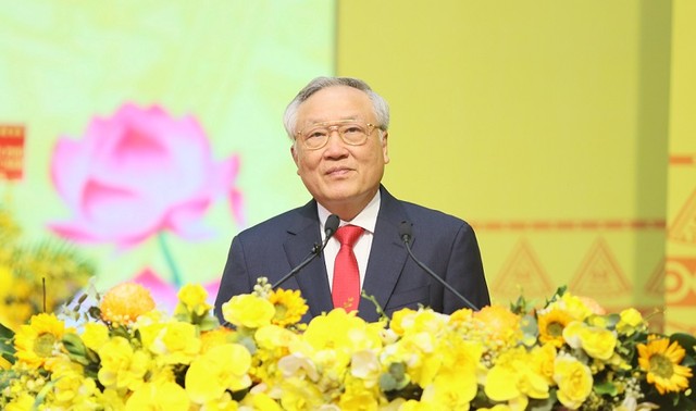 Phó thủ tướng Nguyễn Hoà Bình phát biểu tại Đại hội.