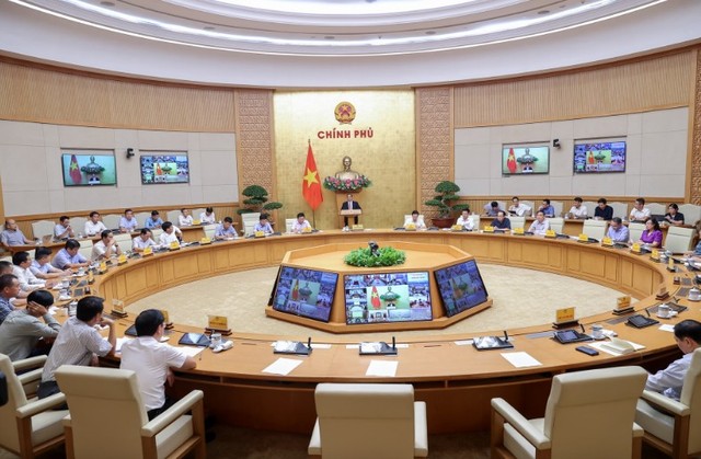 Thủ tướng cảm ơn Nhân dân nơi có các dự án đã nhường mặt bằng cho dự án - Ảnh: VGP/Nhật Bắc.