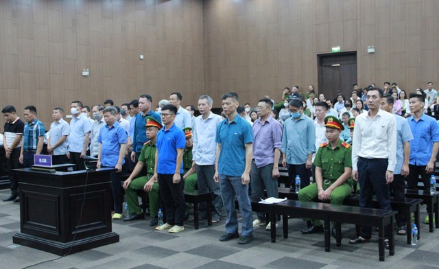 Có 29 bị cáo bị đưa ra xét xử trong phiên tòa sơ thẩm. Có 29 bị cáo bị đưa ra xét xử trong phiên tòa sơ thẩm.