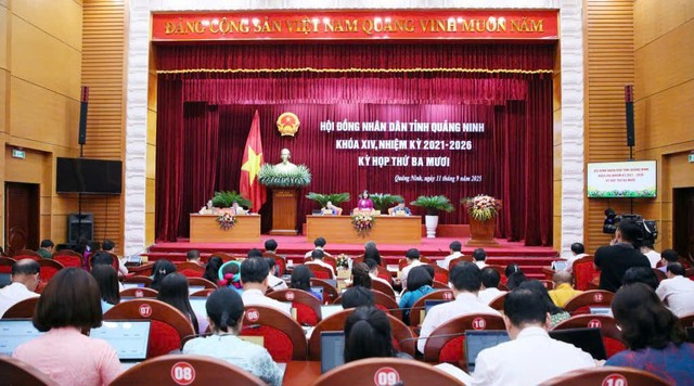 Kỳ họp đã thông qua các nghị quyết quan trọng, cấp thiết, liên quan trực tiếp đến công tác điều hành phát triển kinh tế - xã hội của tỉnh. Ảnh: QMG
